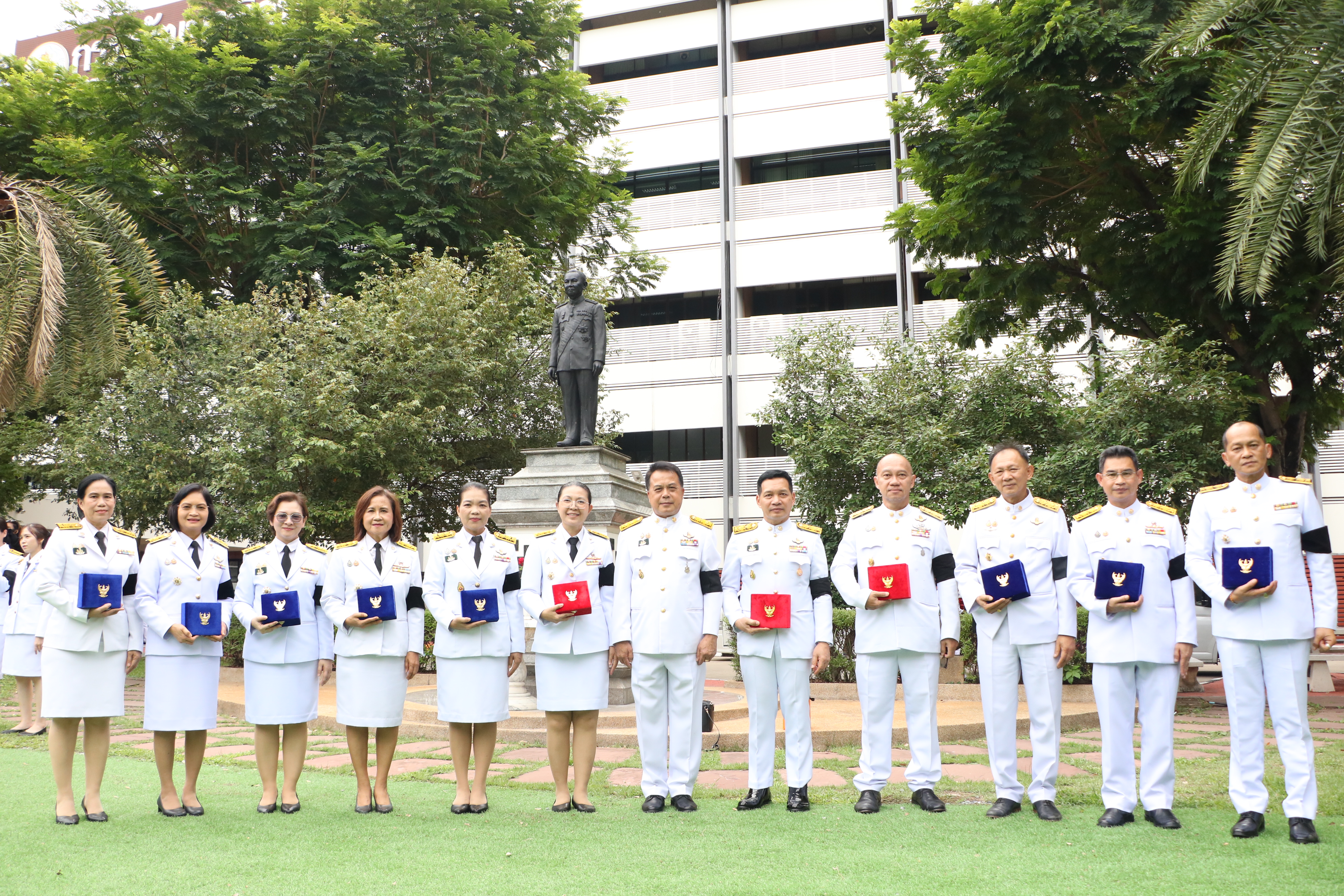 title - ส.ป.ก. เข้ารับพระราชทานเครื่องราชอิสริยาภรณ์ ชั้นสายสะพาย ประจำปี 2568